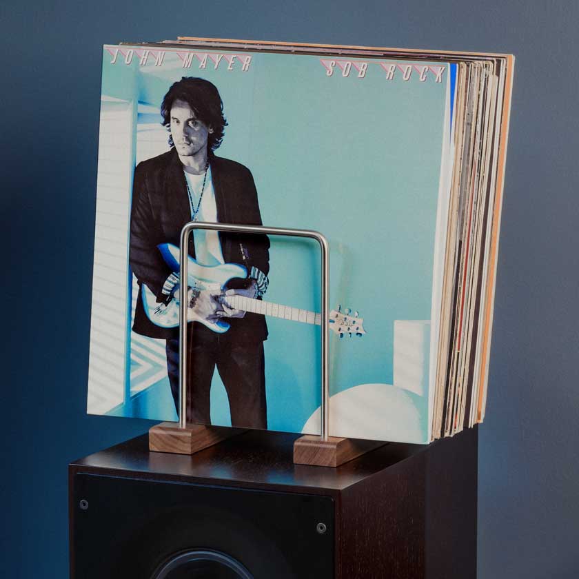 Optage Audio mini holder on speaker