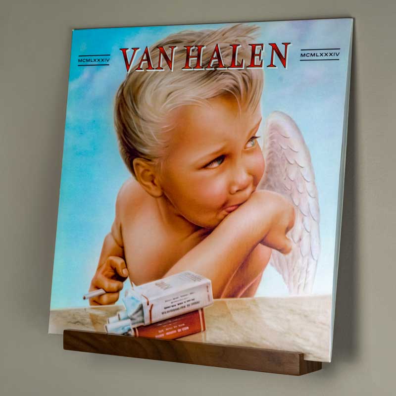 optage audio record display shelf front right